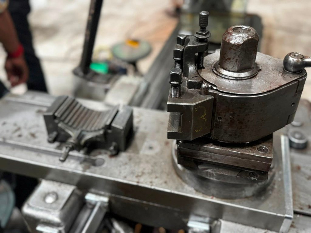 Lathe Okuma 1500 - Image 13