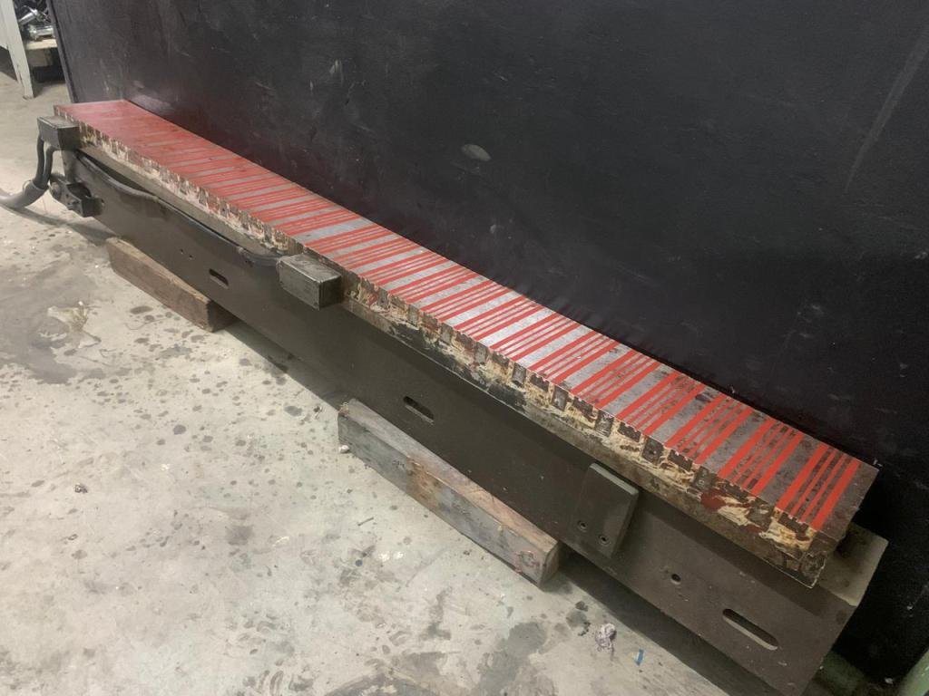 Electro Magnetic Table2 1600 x 150mm - Image 4